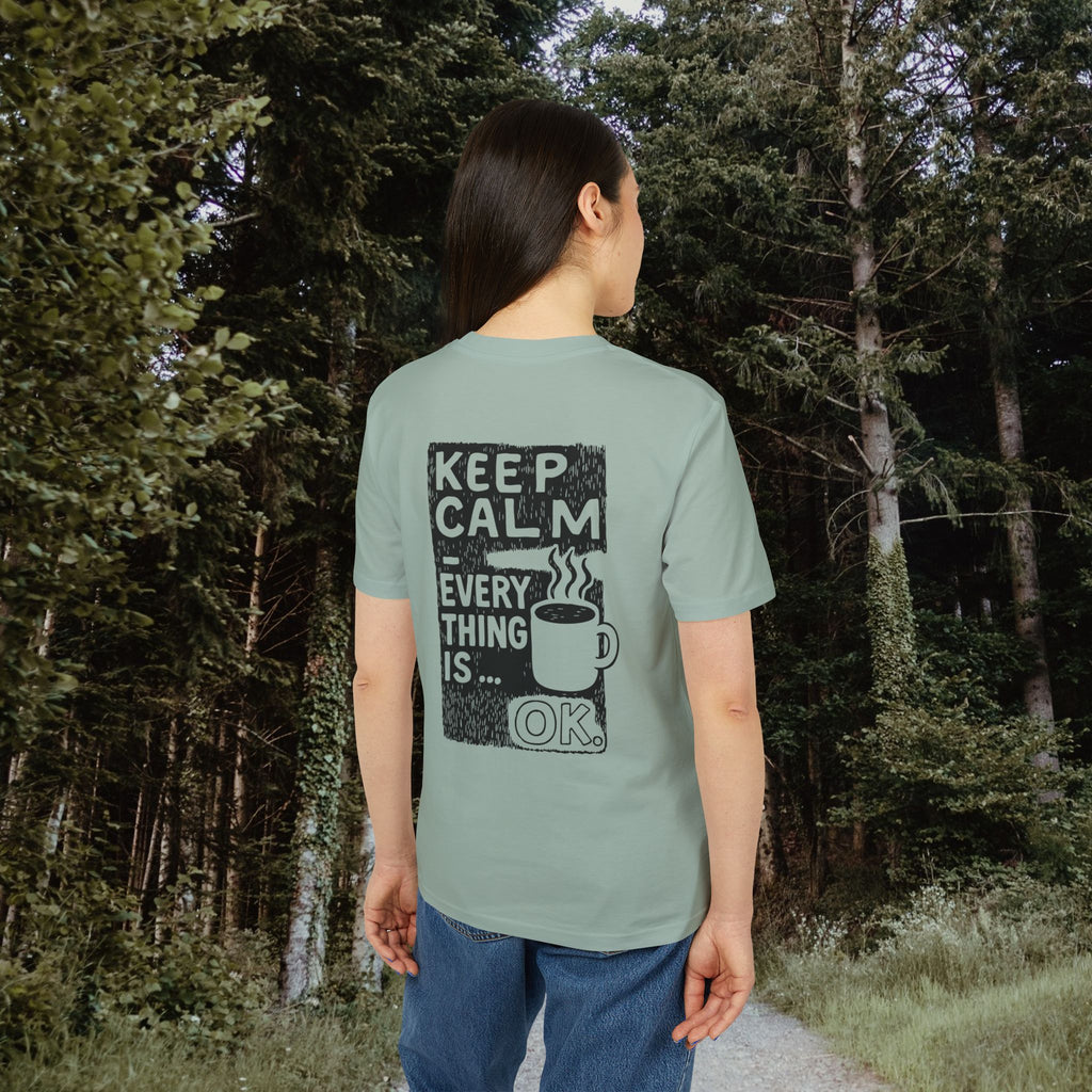 Keep Calm T-Shirt – Everything is OK | Kaffee/Tee Illustration mit Rückendruck | Unisex Bio-Baumwollshirt