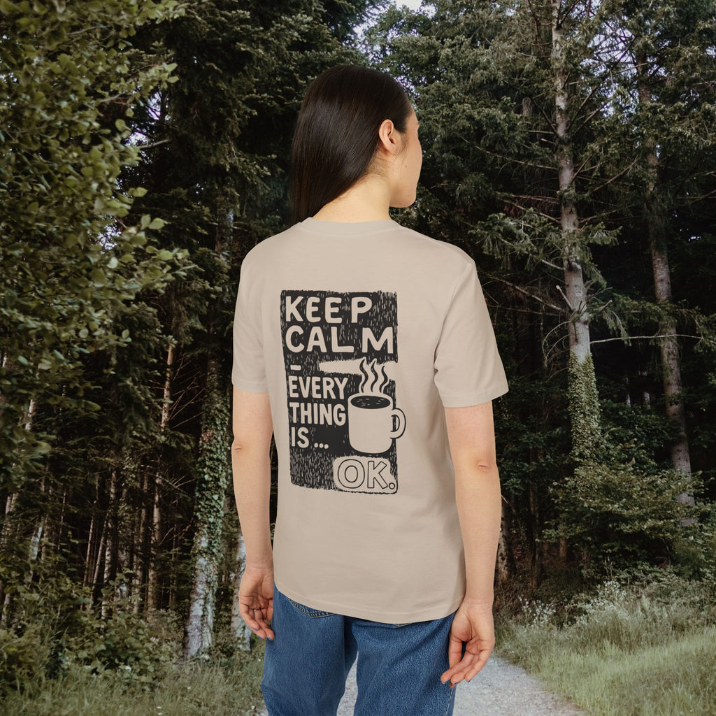 Keep Calm T-Shirt – Everything is OK | Kaffee/Tee Illustration mit Rückendruck | Unisex Bio-Baumwollshirt