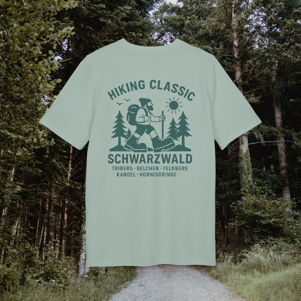 Hiking Classic Schwarzwald T-Shirt – Wanderer-Illustration mit Rückendruck | Schwarzwald Design | Unisex Bio-Baumwollshirt