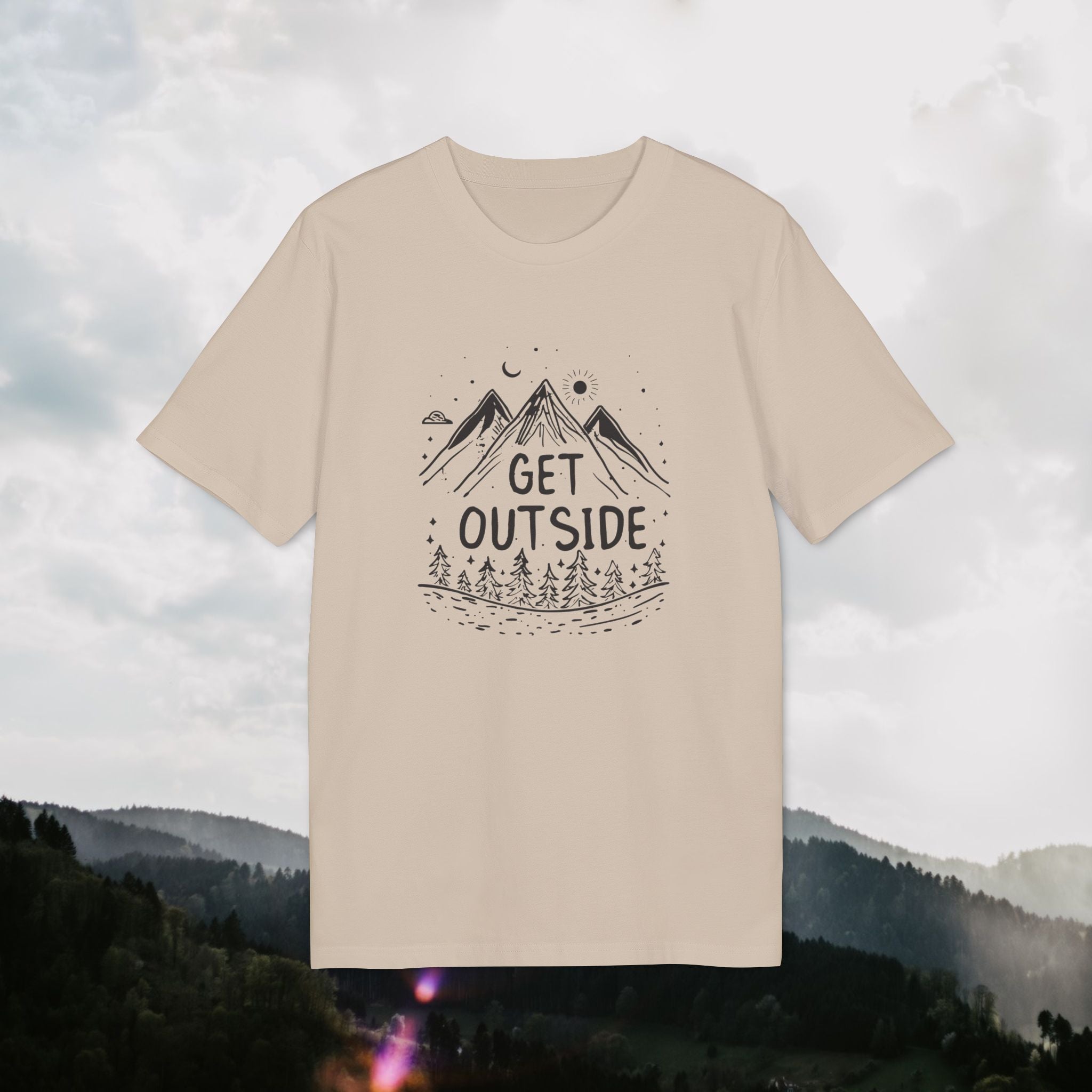Get Outside T-Shirt – Outdoor Illustration mit Bergen & Wald | Unisex Bio-Baumwollshirt