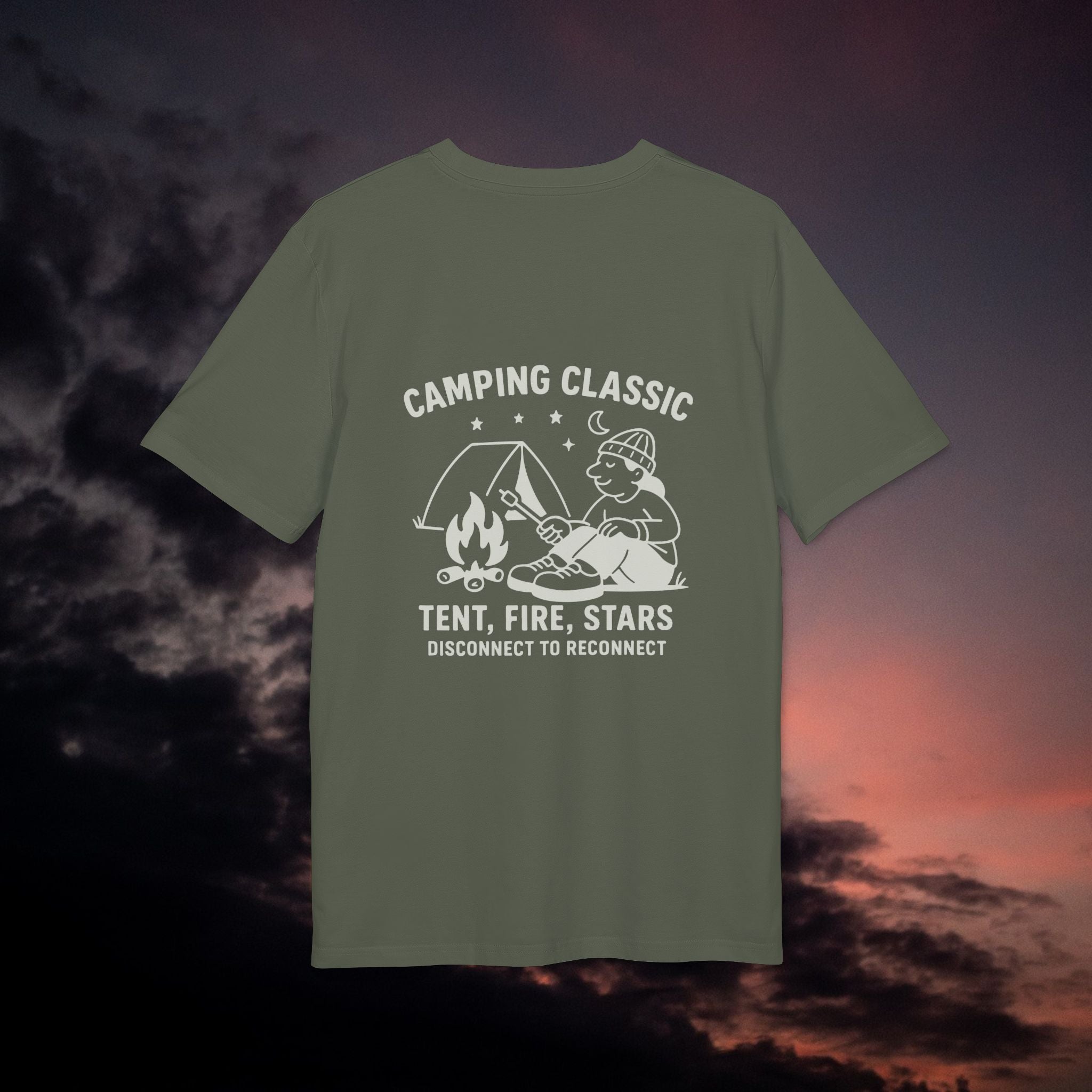 Camping Classic T-Shirt – Tent, Fire, Stars | Lagerfeuer-Design mit Rückendruck | Unisex Bio-Baumwollshirt