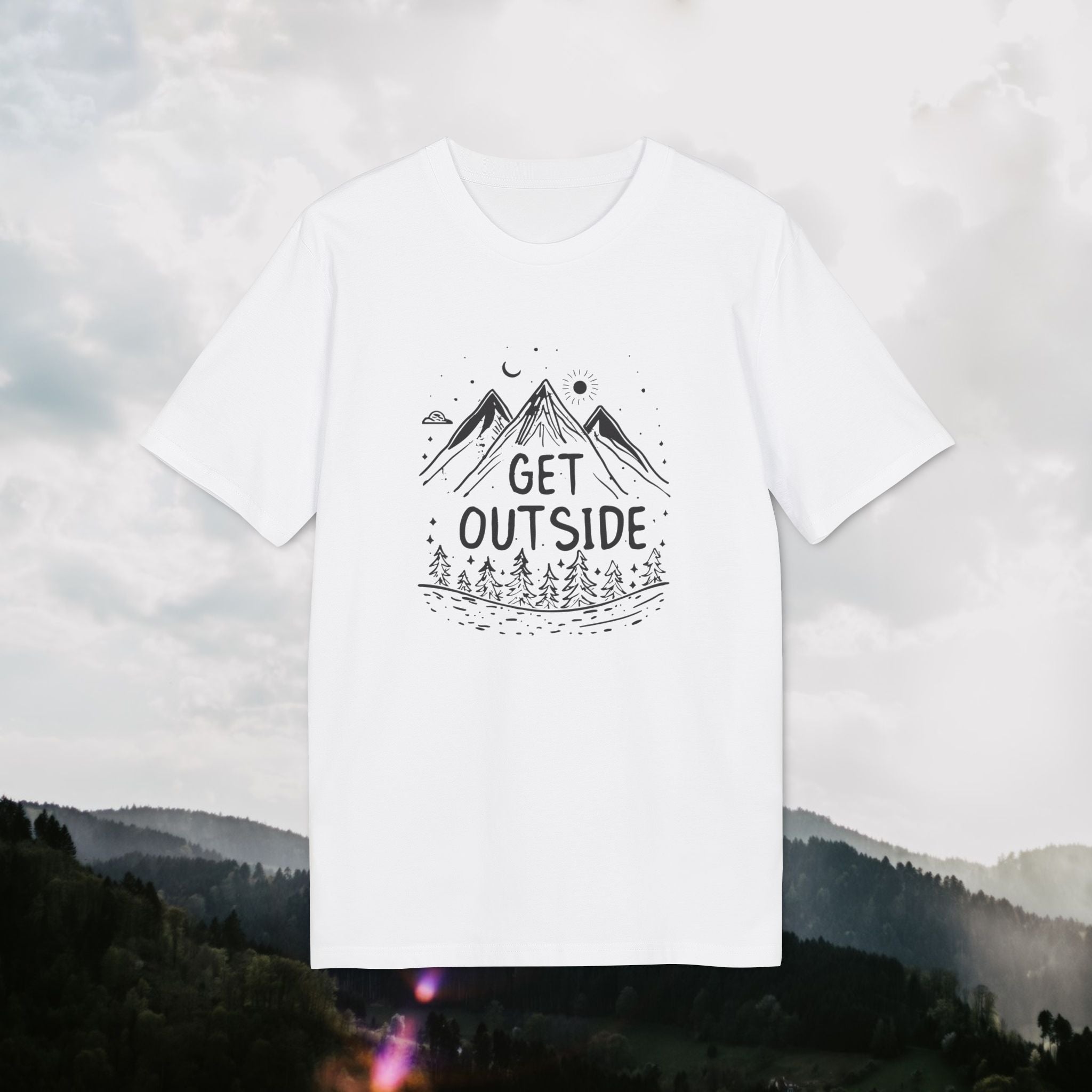 Get Outside T-Shirt – Outdoor Illustration mit Bergen & Wald | Unisex Bio-Baumwollshirt