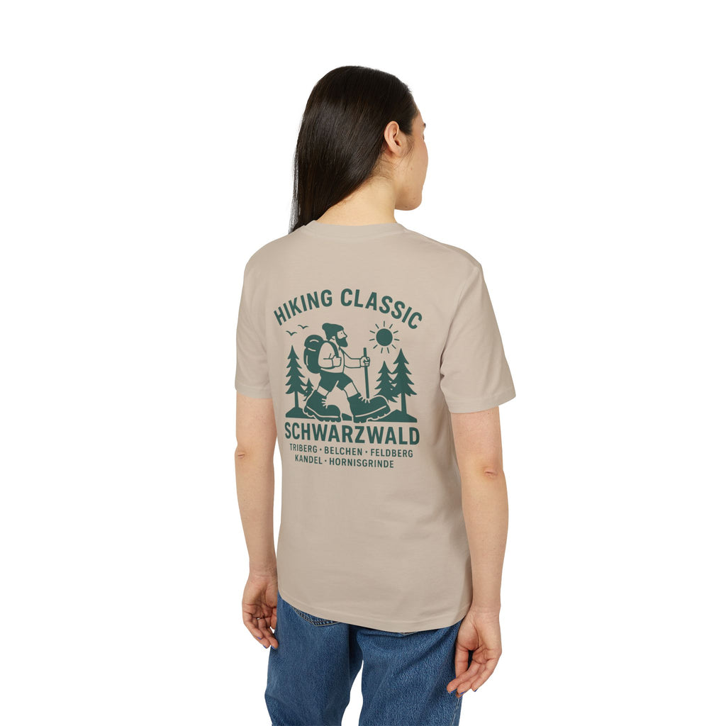 Hiking Classic Schwarzwald T-Shirt – Wanderer-Illustration mit Rückendruck | Schwarzwald Design | Unisex Bio-Baumwollshirt