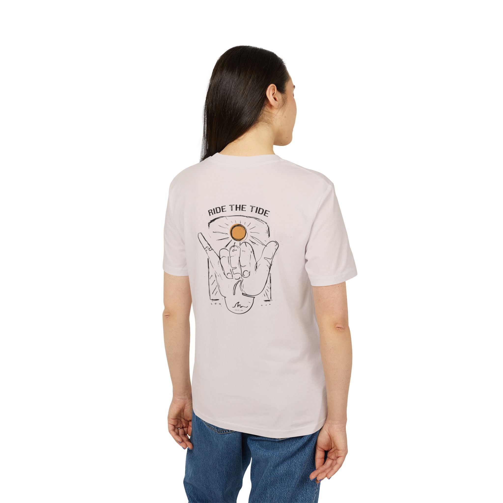 Ride the Tide T-Shirt – Shaka Surfer Sonne Design | Sommer Beachshirt mit Rückendruck | Unisex Bio-Baumwollshirt
