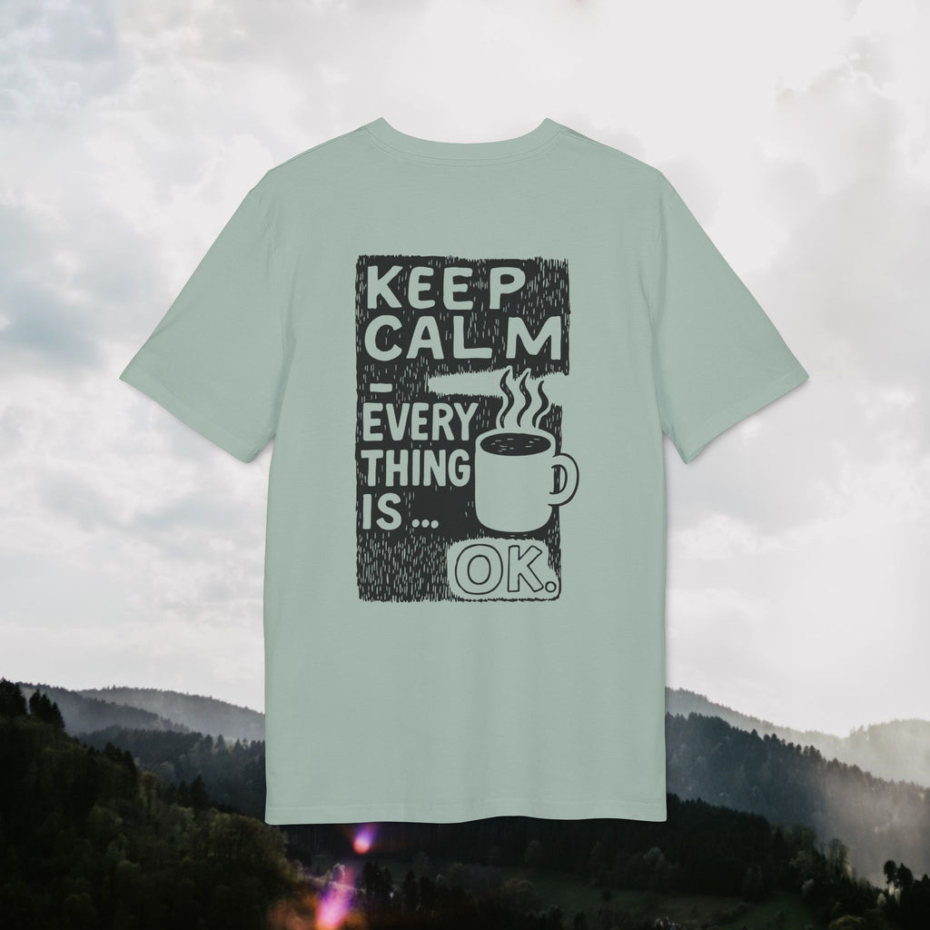 Keep Calm T-Shirt – Everything is OK | Kaffee/Tee Illustration mit Rückendruck | Unisex Bio-Baumwollshirt