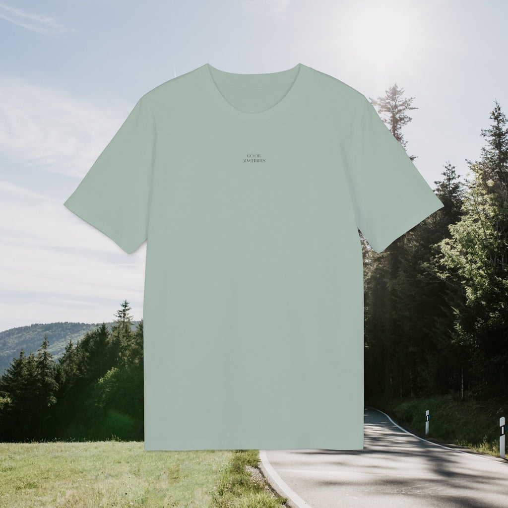 Minimalistisches Abenteuer T-Shirt, Go On Adventures, Berg und Wald Design, Wanderer Geschenk, Baumwolle