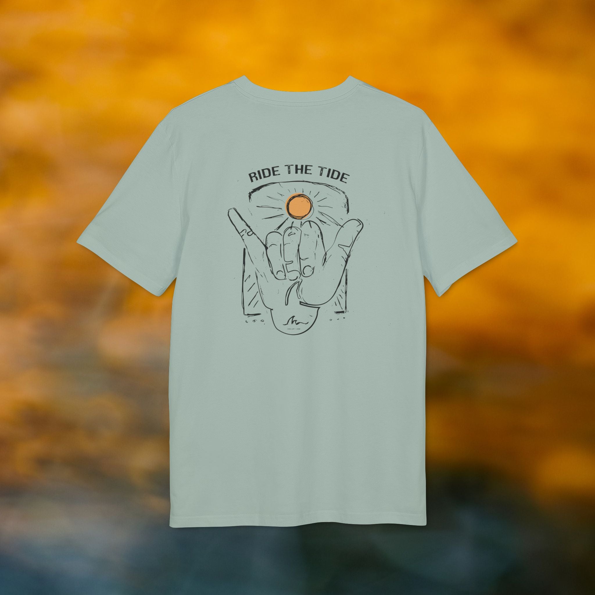 Ride the Tide T-Shirt – Shaka Surfer Sonne Design | Sommer Beachshirt mit Rückendruck | Unisex Bio-Baumwollshirt