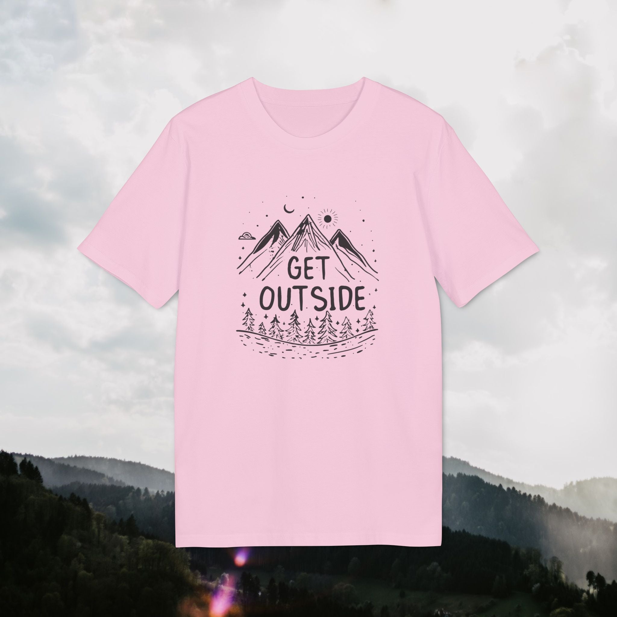 Get Outside T-Shirt – Outdoor Illustration mit Bergen & Wald | Unisex Bio-Baumwollshirt