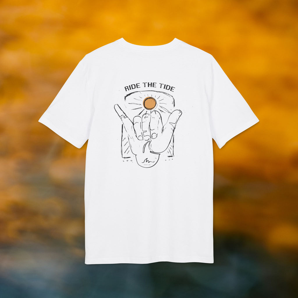 Ride the Tide T-Shirt – Shaka Surfer Sonne Design | Sommer Beachshirt mit Rückendruck | Unisex Bio-Baumwollshirt