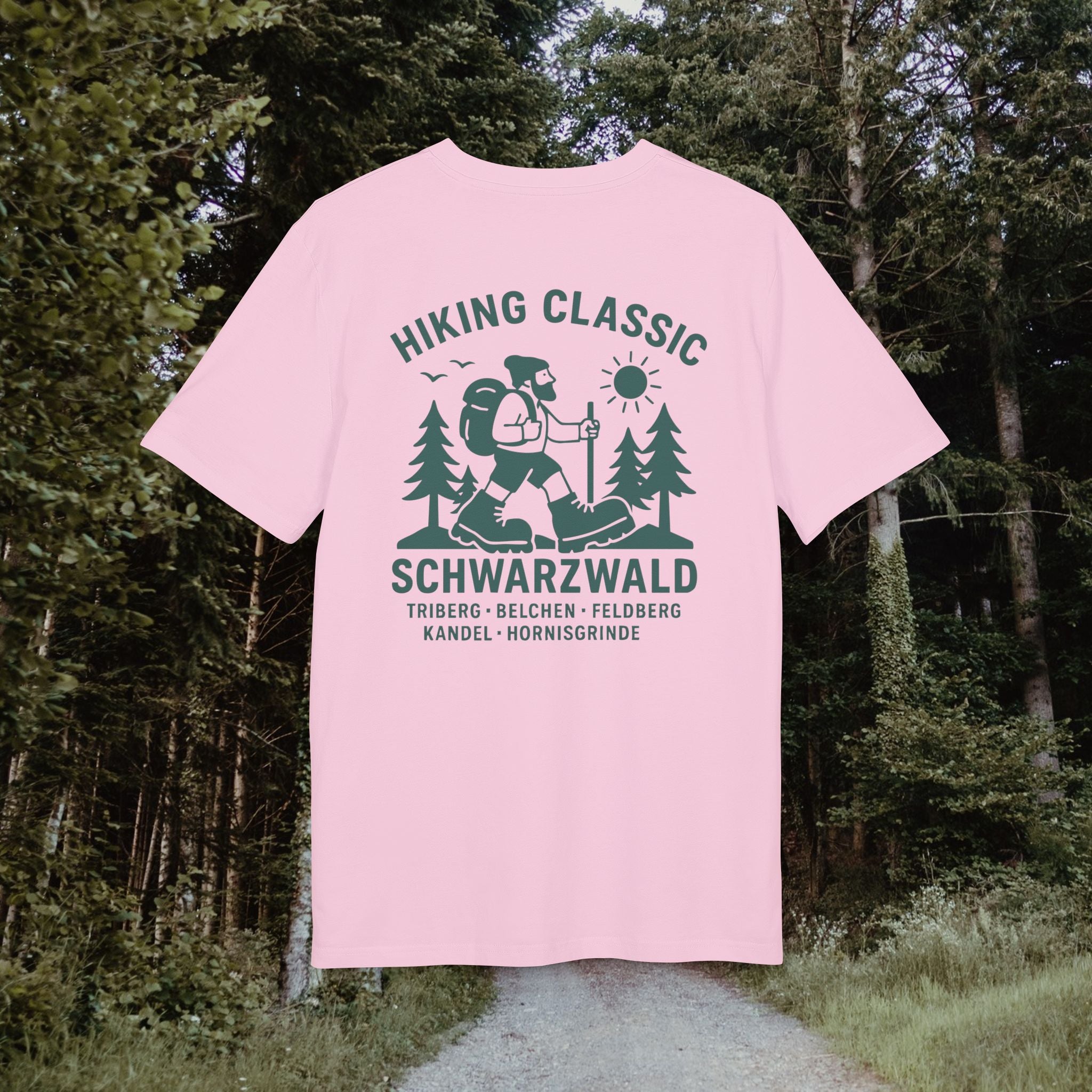 Hiking Classic Schwarzwald T-Shirt – Wanderer-Illustration mit Rückendruck | Schwarzwald Design | Unisex Bio-Baumwollshirt