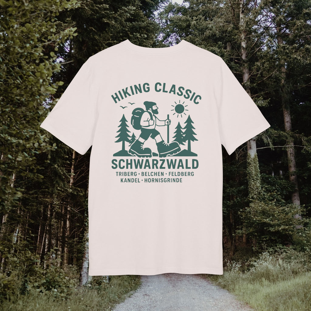 Hiking Classic Schwarzwald T-Shirt – Wanderer-Illustration mit Rückendruck | Schwarzwald Design | Unisex Bio-Baumwollshirt